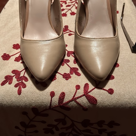 CHARLES JOURDAN PARIS SLINGBACKS in GREAT PRE LOVED SHAPE - $159 RETAIL - Picture 5 of 10